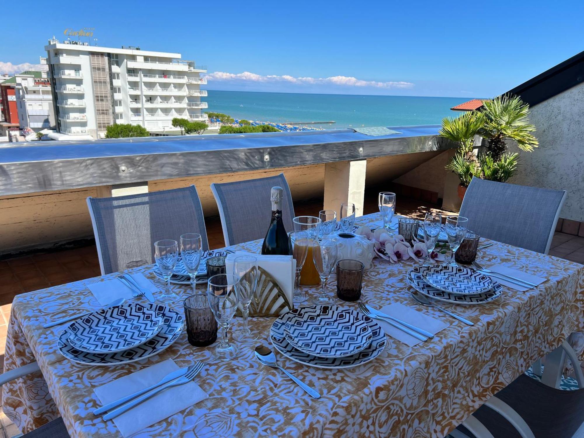 Appartamento Blue Moon Penthouse Lido di Jesolo Esterno foto